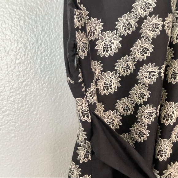 Baraschi Sleeveless Silk Flowered Pleated Black Tie Top Size Small - Picture 5 of 8
